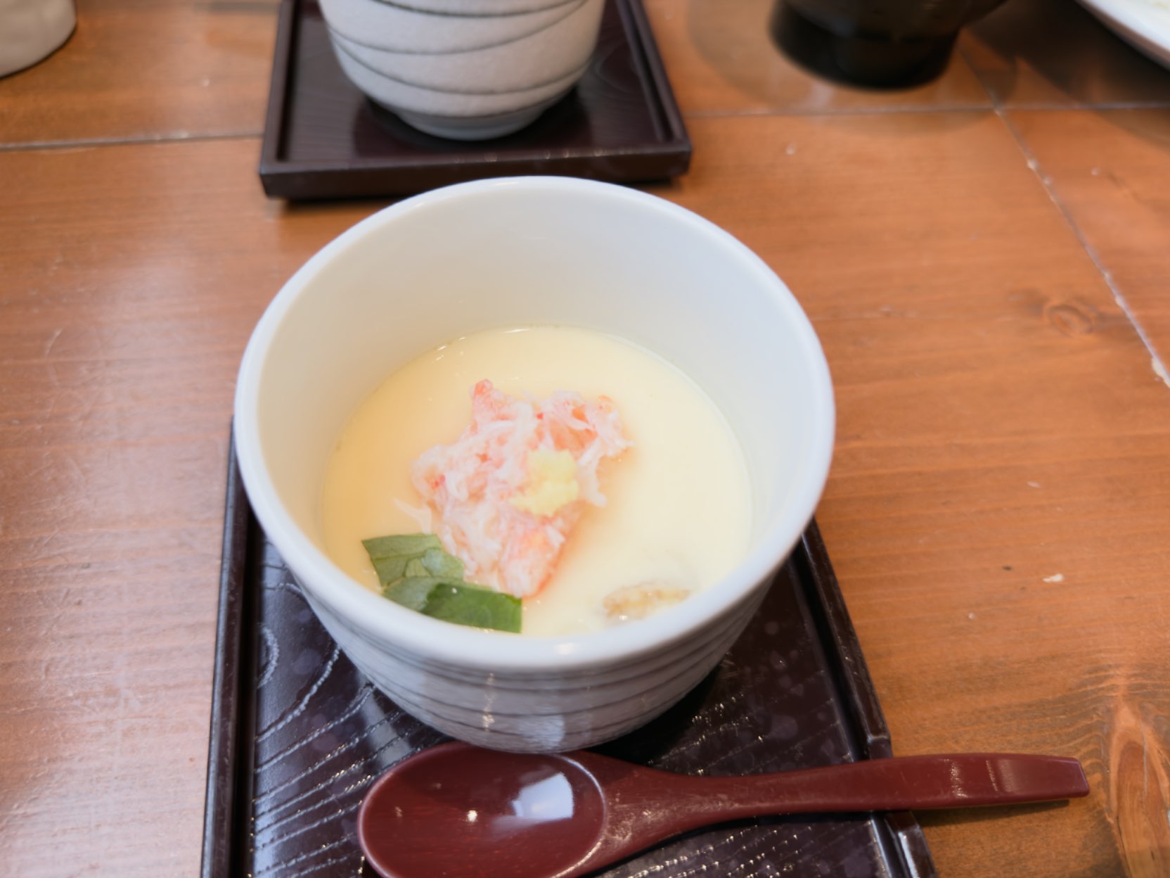 カニのほぐし身がのった茶碗蒸し